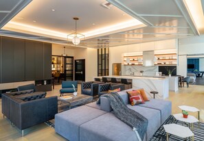 Smart TV, fireplace, table tennis, books - DTLA Skyline View & Luxe 1Bd w/Private Balcony 🌟Stunning Brand New Condo🌟 (Los Angeles)