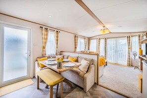 Téléviseur, foyer, bureau