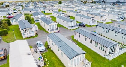 Pevensey Bay Beach Chalet with paid pool