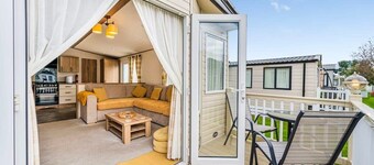 Pevensey Bay Beach Chalet with paid pool