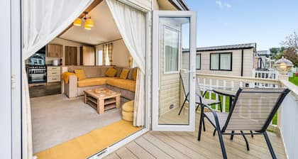 Pevensey Bay Beach Chalet with paid pool