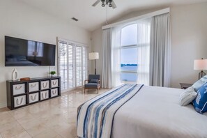 4 bedrooms, desk, iron/ironing board, travel crib