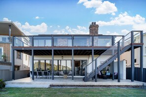Terrace/patio - Southbeach - Direct Beach Access to Jones Beach (Kiama Downs)