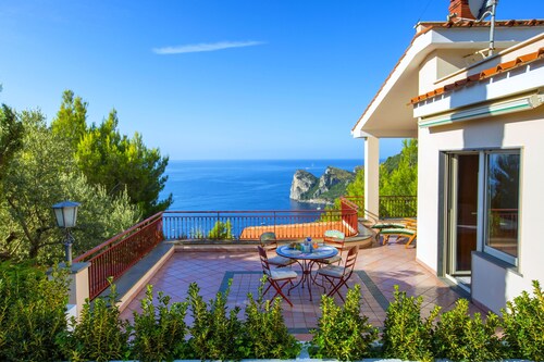 Villa in Nerano with enchanting view of the sea