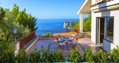 Villa in Nerano with enchanting view of the sea