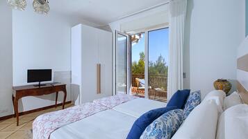 2 chambres, coffres-forts dans les chambres, bureau