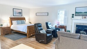 1 slaapkamer, een strijkplank/strijkijzer, gratis wifi, beddengoed