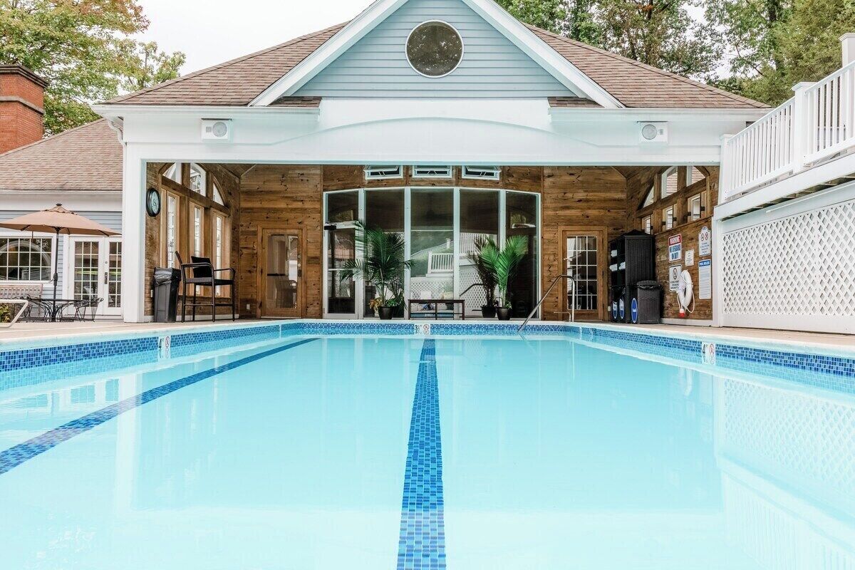 Alberca techada y alberca climatizada