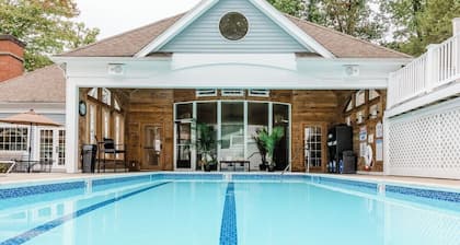 Cozy Couples Getaway with Golf Course View & Spa