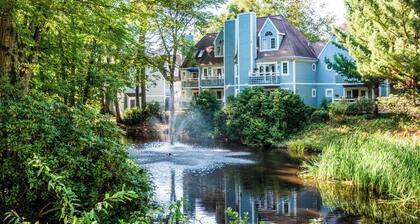Cozy Couples Getaway with Golf Course View & Spa