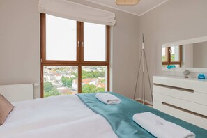 2 bedrooms, iron/ironing board, WiFi, bed sheets