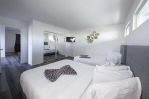 2 bedrooms, iron/ironing board, WiFi, bed sheets