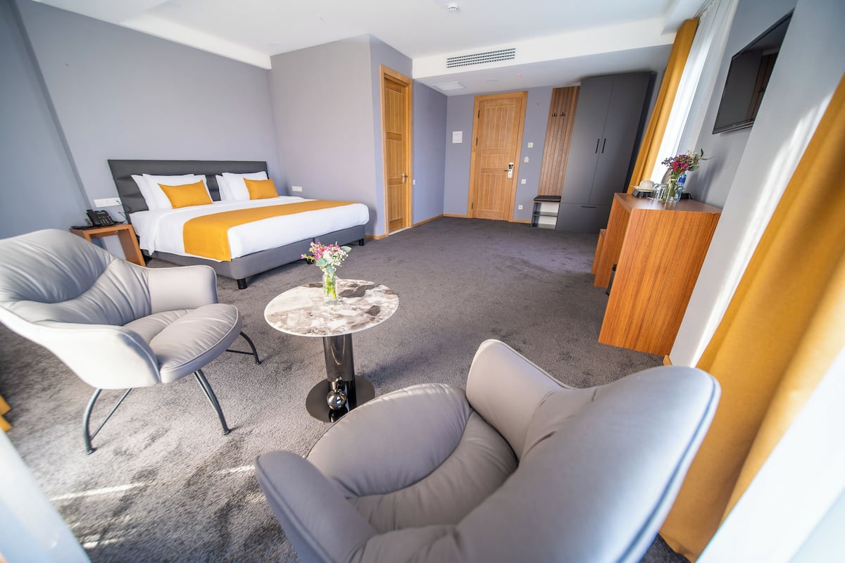 Junior tweepersoonskamer | Hypoallergeen beddengoed, een minibar, gratis wifi, beddengoed