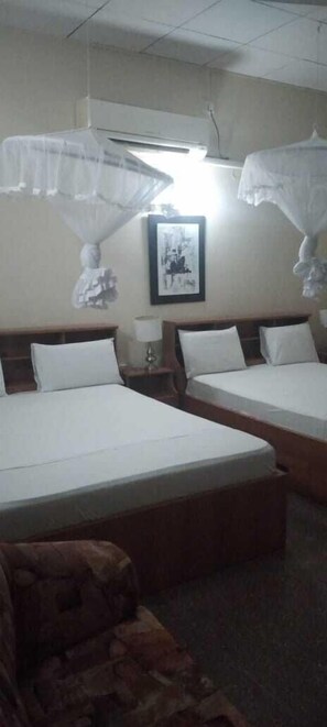 Minibar, individually furnished, desk, laptop workspace - Milano Tourist Rest (Anuradhapura)