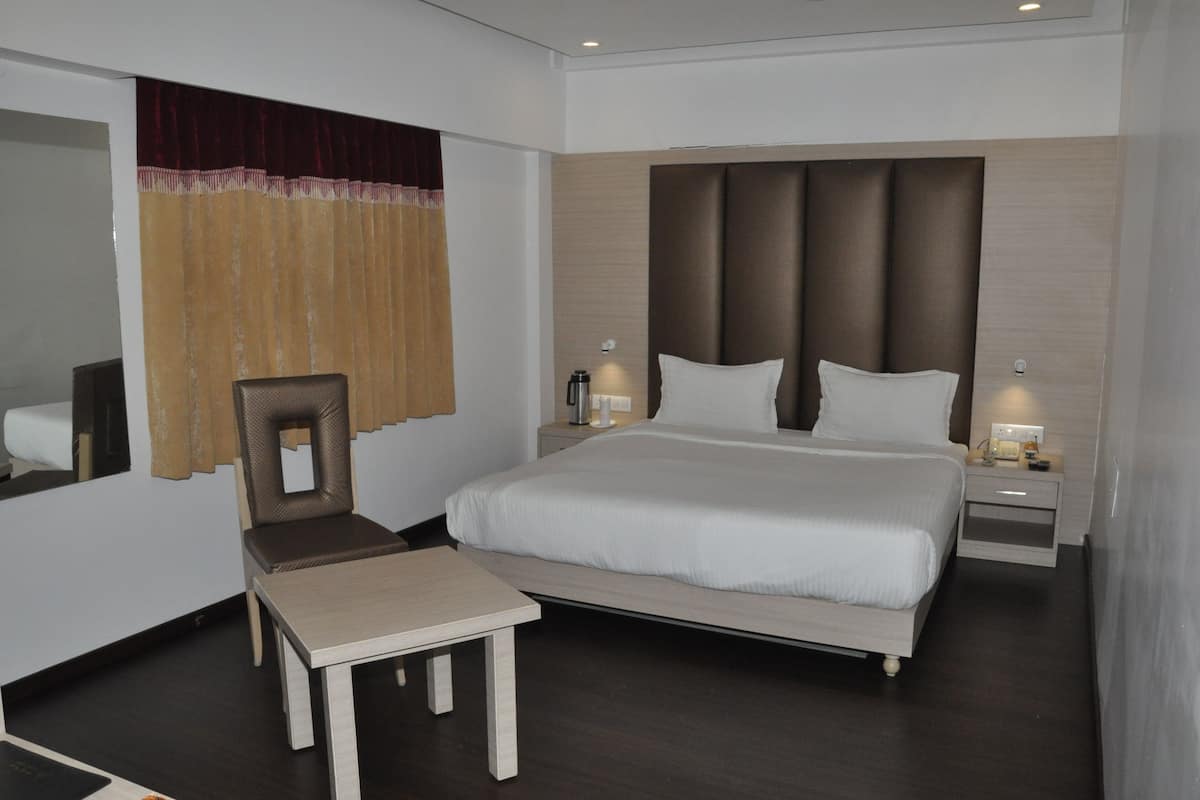 1 bedroom, desk, laptop workspace, free WiFi