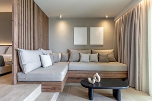 Suite familiar | Zona de estar | Una Smart TV