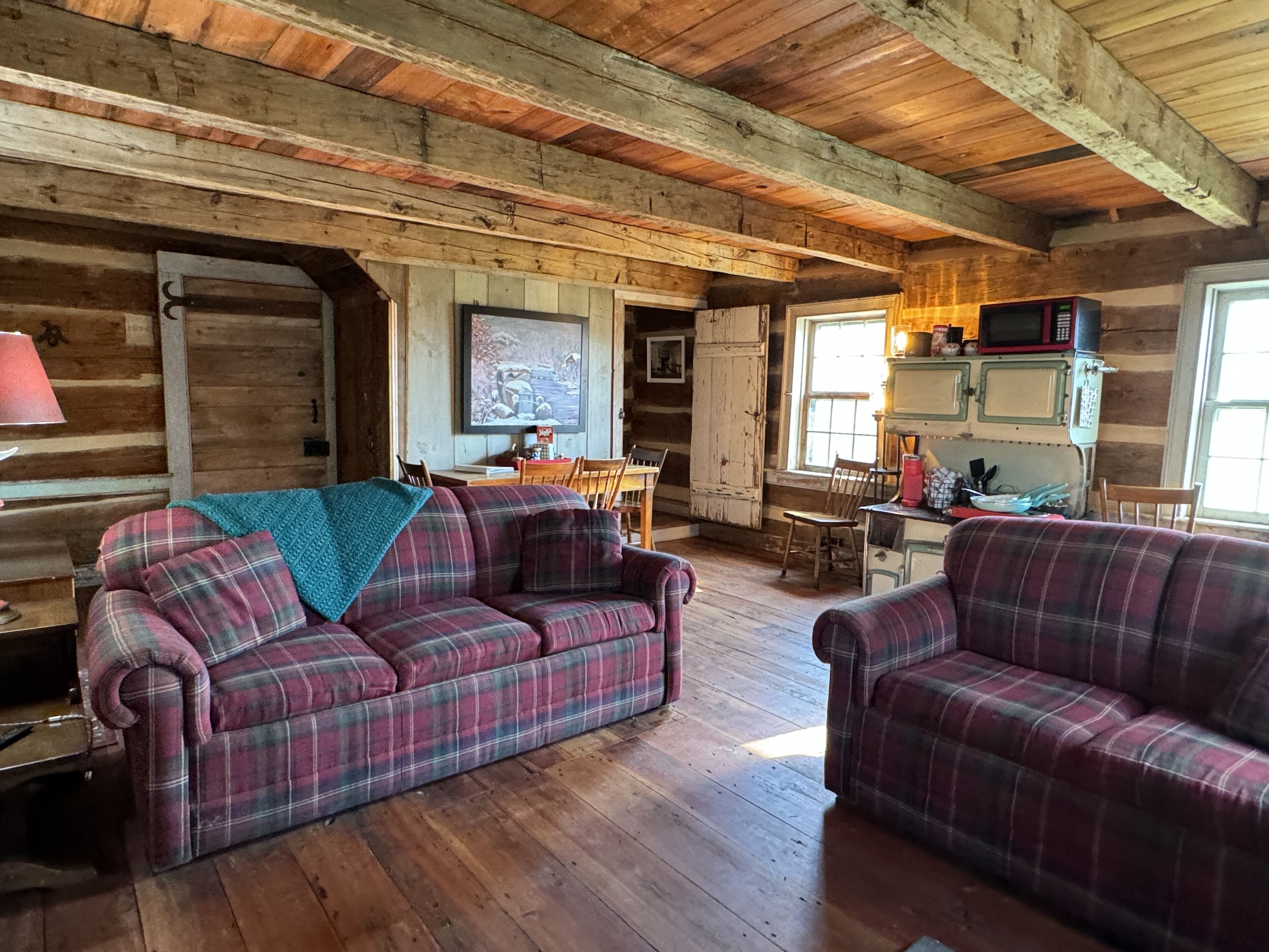 Smart-TV, Bücher, Stereoanlage, Drucker