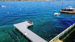 Marina - 3Bed, 2.5Bath Waterfront Home with Boat Lift! (Chelan)