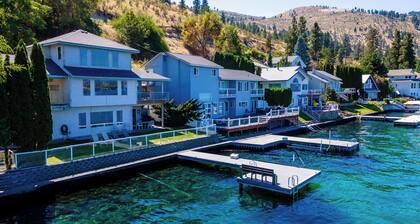 3Bed, 2.5Bath Waterfront Home with Boat Lift!