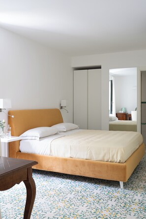 Minibar, in-room safe, desk, blackout curtains - Residenza Amalphia (Amalfi)