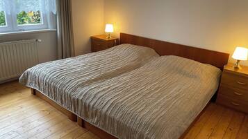 2 slaapkamers, reisbedje, gratis wifi, beddengoed