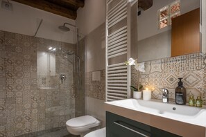 Shower, free toiletries, hair dryer, towels