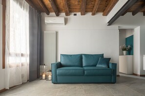 TV - Castello Apartment with Garden R&R (Venecia)