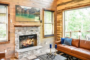 Smart TV, fireplace, foosball - A+ location! Theater~ Indoor Pool~ 4 Kings~ HotTub (Sevierville)