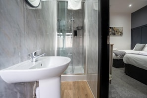 Habitació triple estàndard | Bany