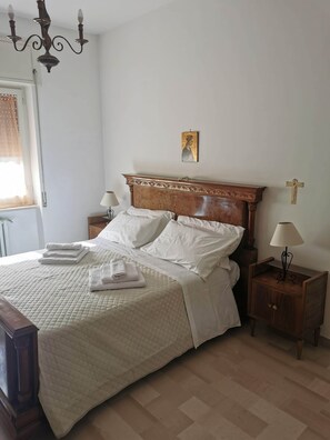 3 bedrooms, bed sheets