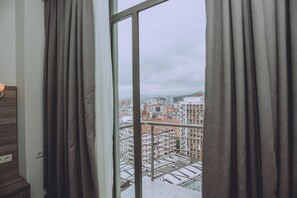 Doppia Standard | Una scrivania, postazione laptop, insonorizzazione, Wi-Fi gratuito