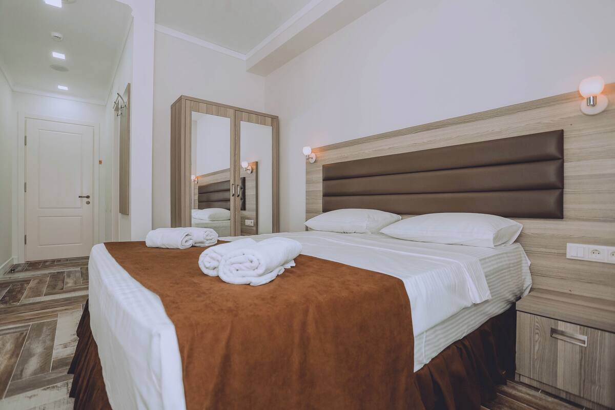 Standard Double Room | Desk, laptop workspace, soundproofing, WiFi (free)