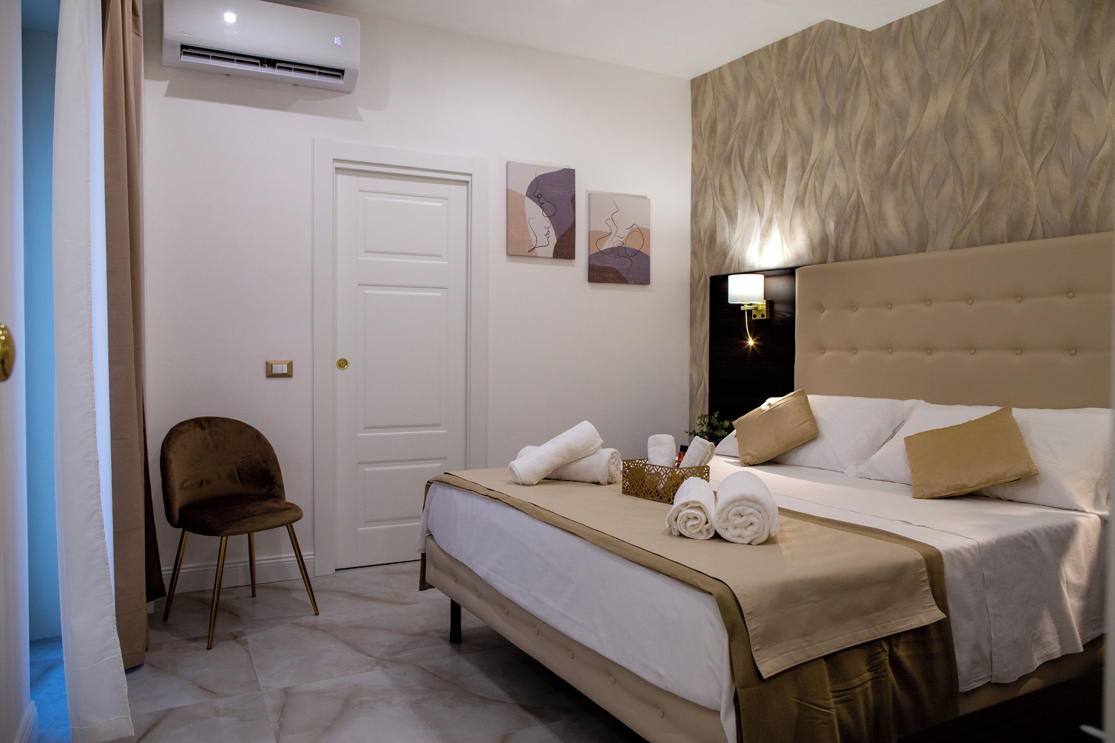 Superior Room | Minibar, in-room safe, desk, laptop workspace