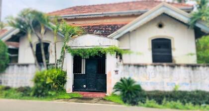 Rithmin Colonial House