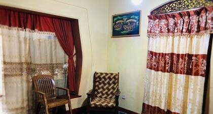 Rithmin Colonial House