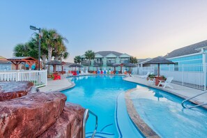 Pool - Relaxing island escape in Pirate Bay, 2 community pools, outdoor BBQ area (Port Aransas)