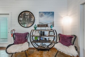 Interior - Relaxing island escape in Pirate Bay, 2 community pools, outdoor BBQ area (Port Aransas)