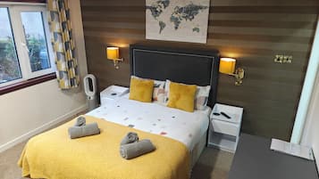 Camera Standard, 1 letto king, bagno privato | Una scrivania, postazione laptop, Wi-Fi gratuito