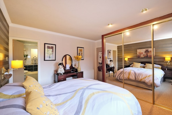 Chambre Standard, 1 très grand lit, salle de bains privée
