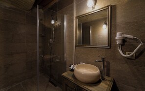 Economy Double Room, Non Smoking, Mountain View | Bathroom | Free toiletries, hair dryer, slippers, heated floors - Cappadocia Pema Cave Hotel (Ürgüp)