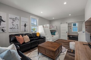 4 Schlafzimmer, Schreibtisch, kostenloses WLAN, Bettwäsche