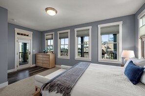 4 bedrooms, desk, free WiFi, bed sheets