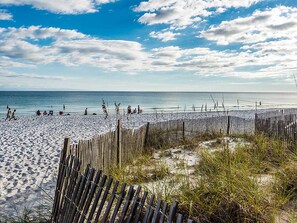 Una spiaggia nelle vicinanze