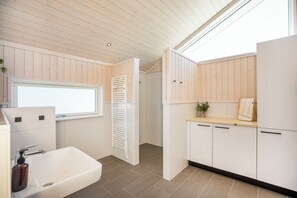 Shower, hair dryer - Behagliches Holzhaus mit Sauna im Skandi-stil am Großen Zechliner See (Rheinsberg)