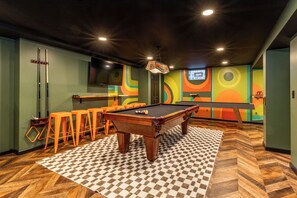 Games room - Milwaukee Riverside Retreat w/ Hot Tub + Game Room (Glendale)