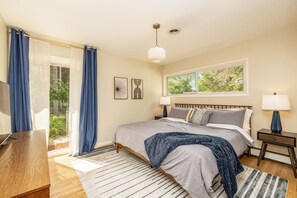 6 bedrooms, iron/ironing board, WiFi, bed sheets