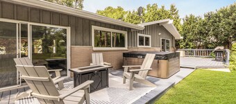 Beautiful riverside yard, hot tub, game room, large dining table! 
