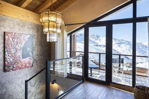 Chalet, wifi, 50m from ski slopes, sauna, hammam, terrace, balcony, fireplace or stove, tv