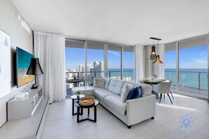 TV, offices - Luxury 2Br| Front Ocean| Bay View| Amazing Pools (Hollywood)