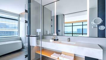 Business Suite, 1 King Bed | 1 bedroom, premium bedding, free minibar, in-room safe